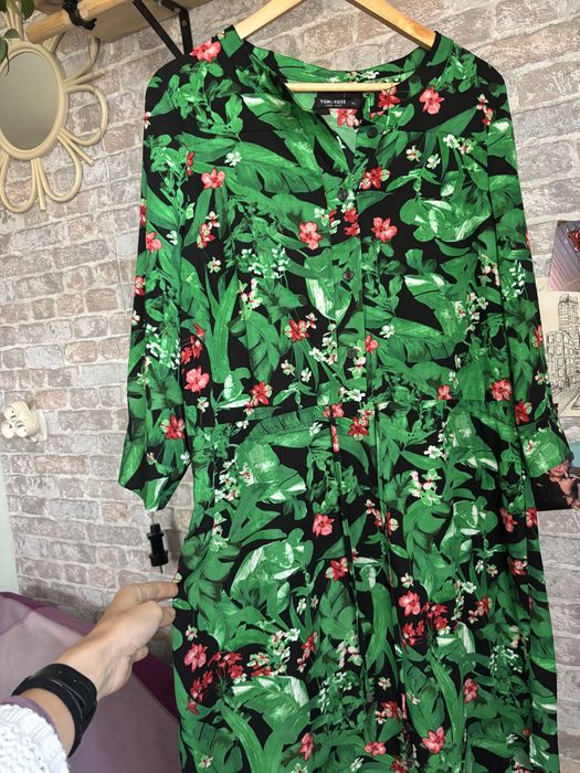 Sukienka w kwiaty 42 xl vs