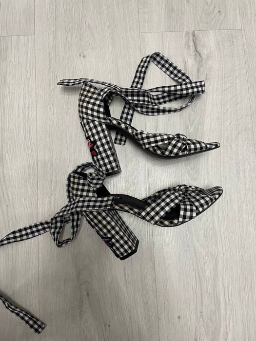 Продам босоножки.