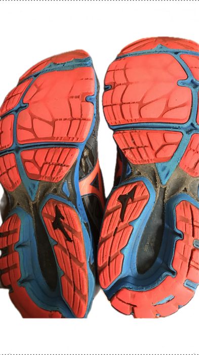 Бігові кросівки mizuno wawe inspire 14