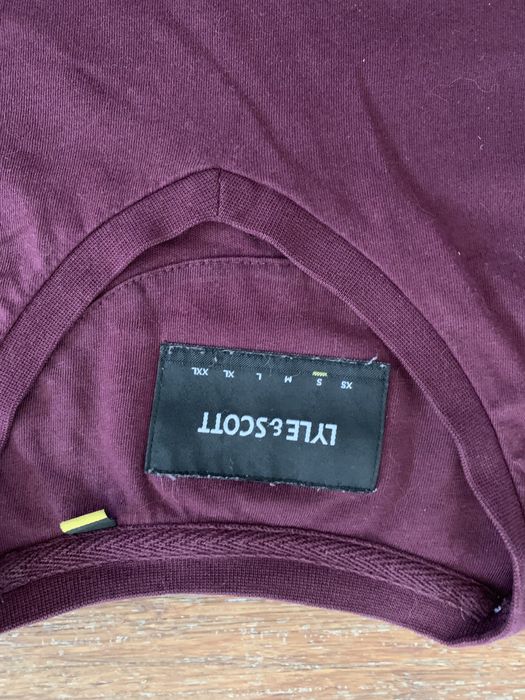 Bordowy t-shirt męski rozm S firmy Lyle &Scott