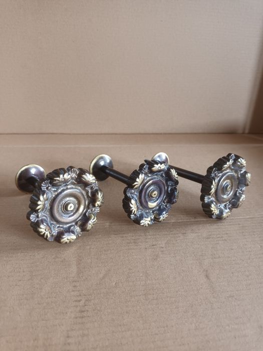 Conjunto de apoios para abraçadeiras de cortinas