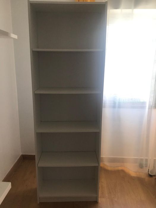 Quarto juvenil em bom estado