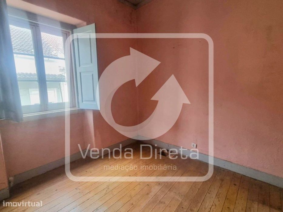 Prédio Urbano de Utilização Mista com Potencial Habitacional e Come...