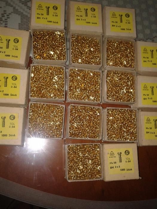 Śrubki do komputera 2x2