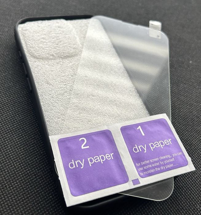Etui magnetyczne na iPhone 16 Pro + szkło hartowane HD