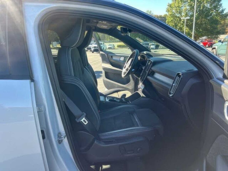 Volvo XC40 T5 R-Design      2022