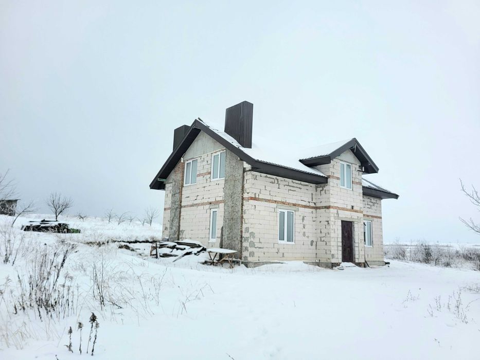Продамо добротний  будинок біля Луцька