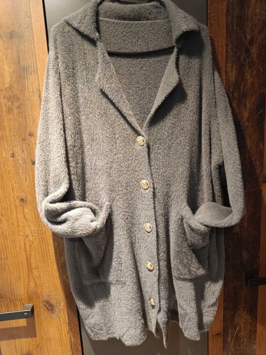 Nowa piękna alpaka na guziki z kieszeniami