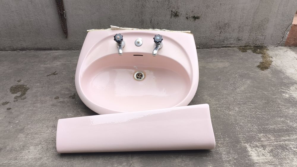 Banheira de ferro + lavatório