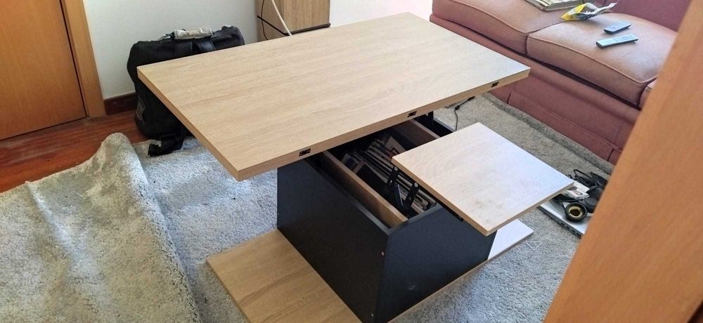 Mesa de centro “all-in-one” elevatória e extensível