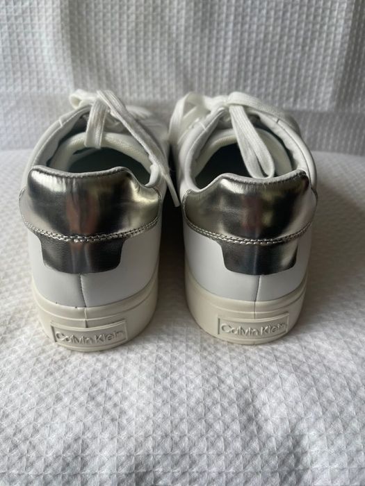 Sapatilha branca Calvin Klein Tamanho 41