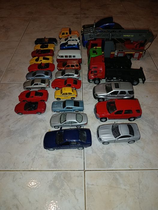 Miniaturas em bom estado geral 1:43 / 1:32