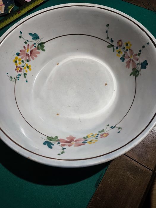 Bacia em cerâmica antiga