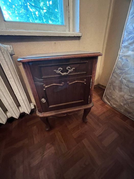 Продам шкаф старинный и комод с тумбочками на проспекте Слобожанском