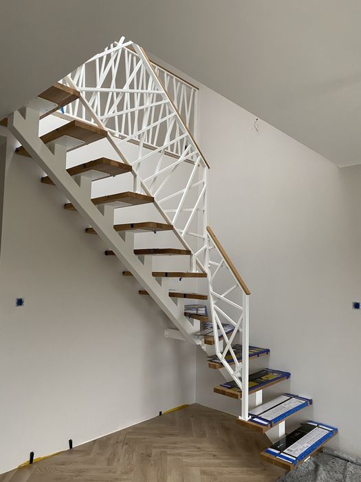 Schody metalowe, stalowe, nowoczesne, loft, na jednej belce, samonośne