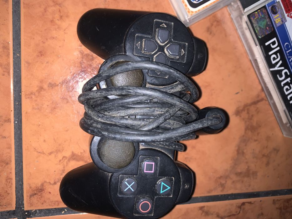 (LER) - Lot jogos ps1 ps2 ps4 psp + Playstastion 2 com comando. LER DESCRIÇÃO OBRIGADO.