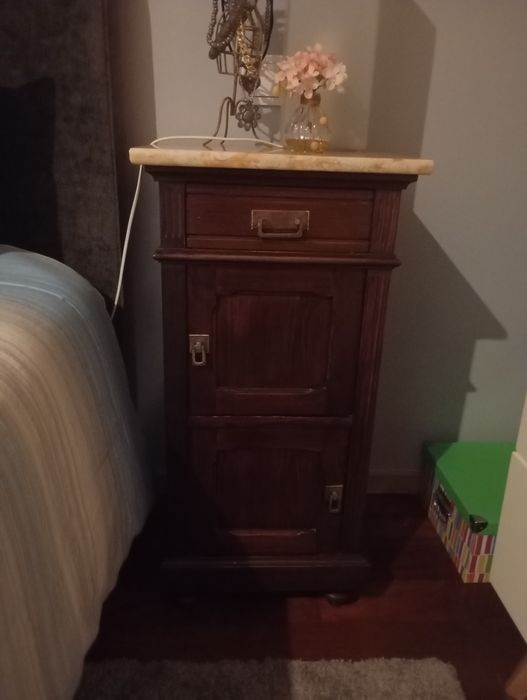 Mesinha de cabeceira