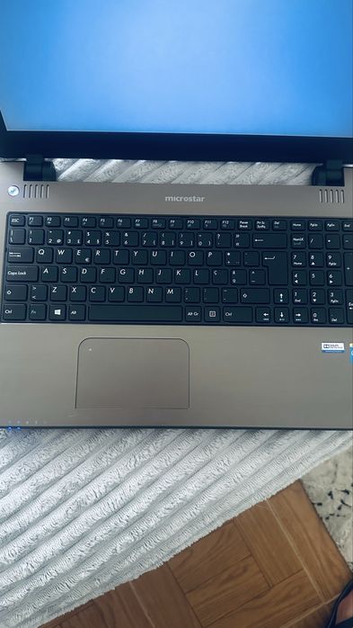 Vendo portátil Microstar