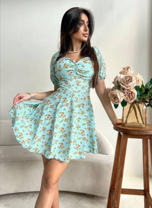 Sale. Сукні нові нарядні. С розмір. Не носи ла взагалі.