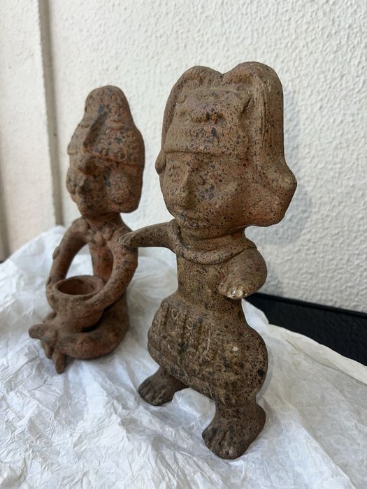 Par de figuras em terracota – estilo pré-colombiano – 25 cm