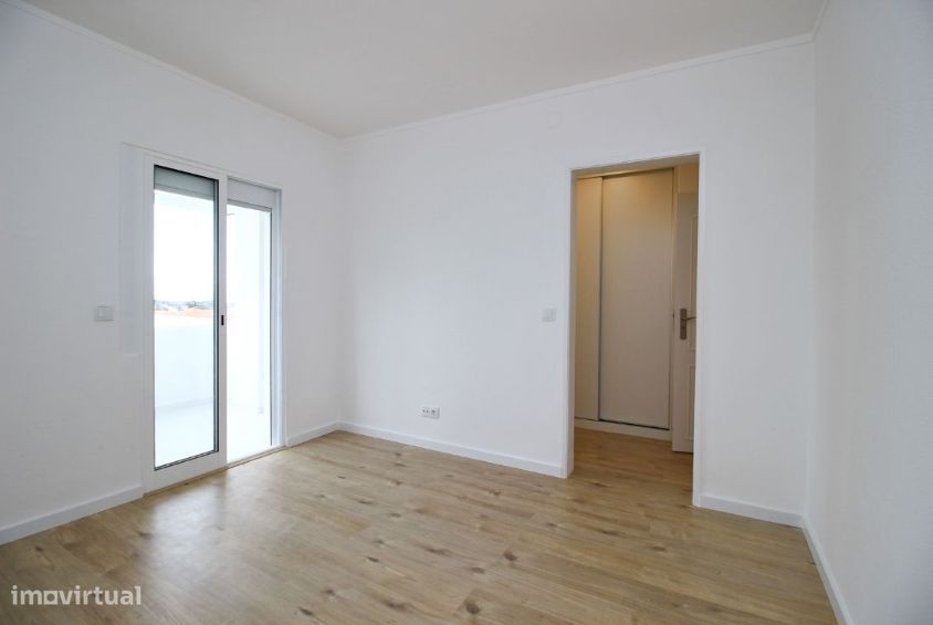 T1 a estrear com garagem no Cacém junto transportes