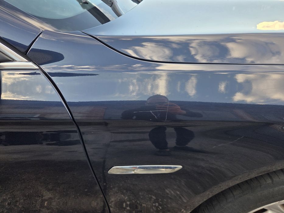 Błotnik prawy przedni BMW F10 F11 Imperialblau A89 przód w kolor oryginał