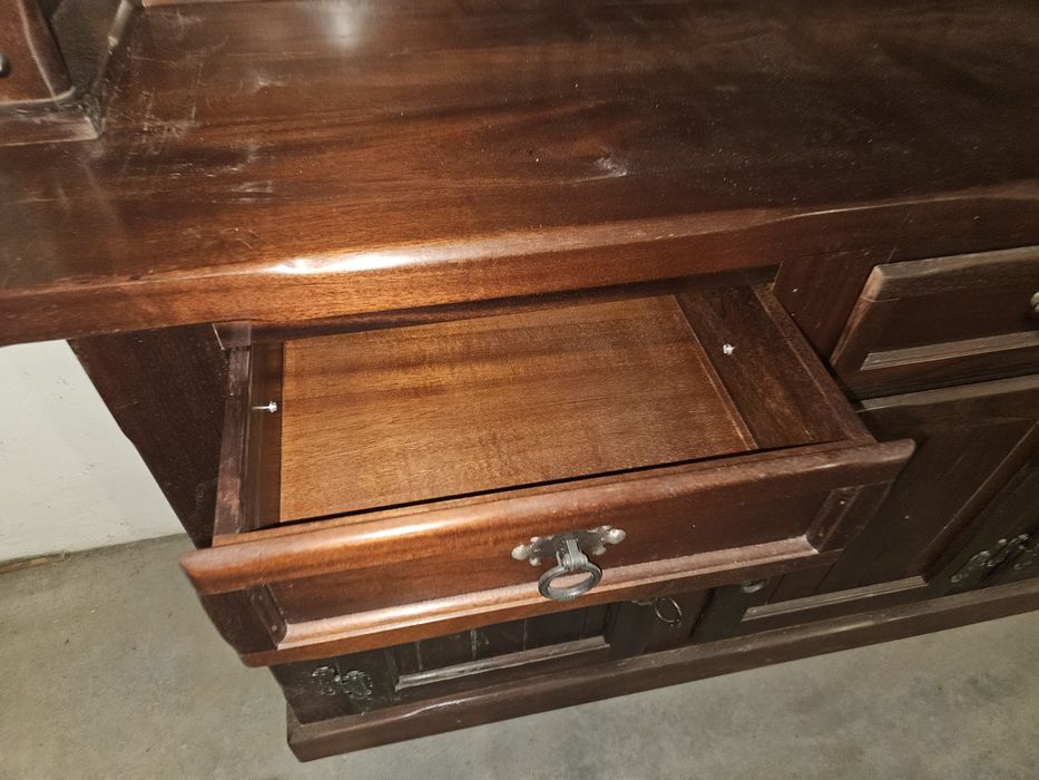 Aparador com prateleira