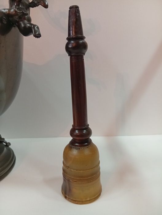 Balde em bronze com aspressorio