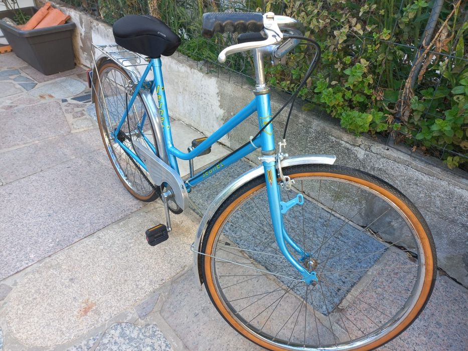 Bicicleta clássica de mulher