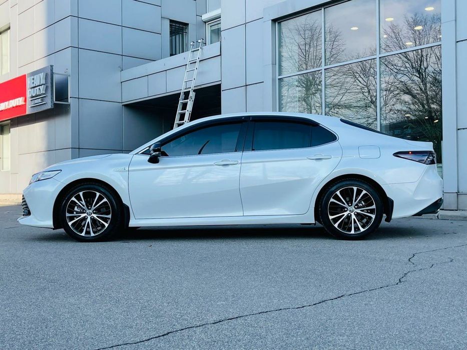 Toyota Camry 2020 гібрід