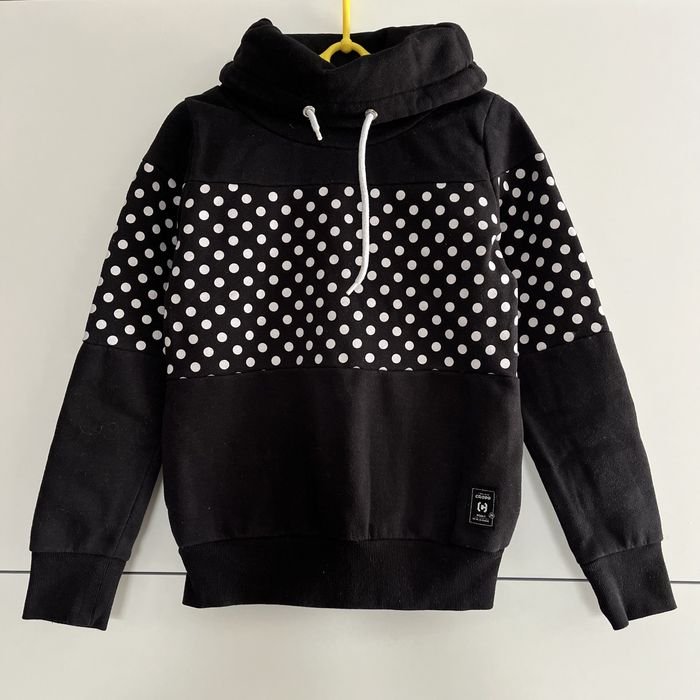 Czarna bluza golfowa