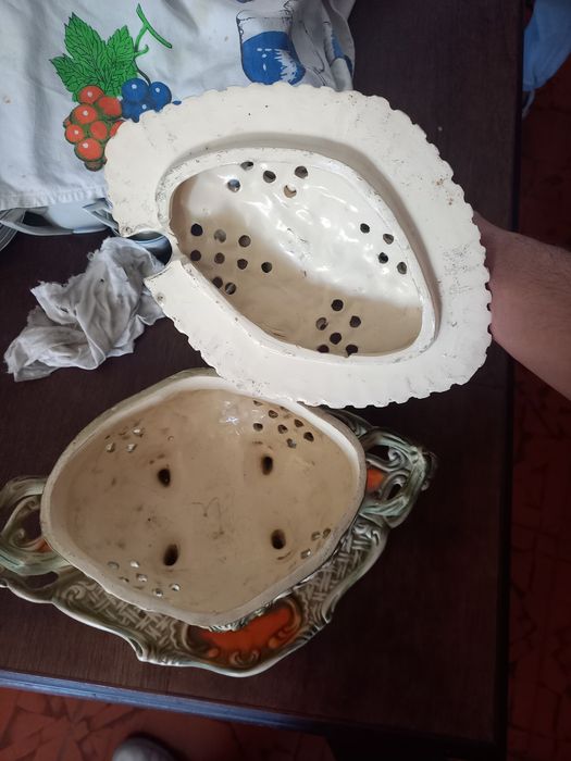 Terrina antiga de porcelana - pintada à mão