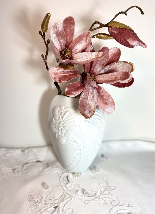 Ваза із білого бісквіту ваза „AK Kaiser“ White Bisque