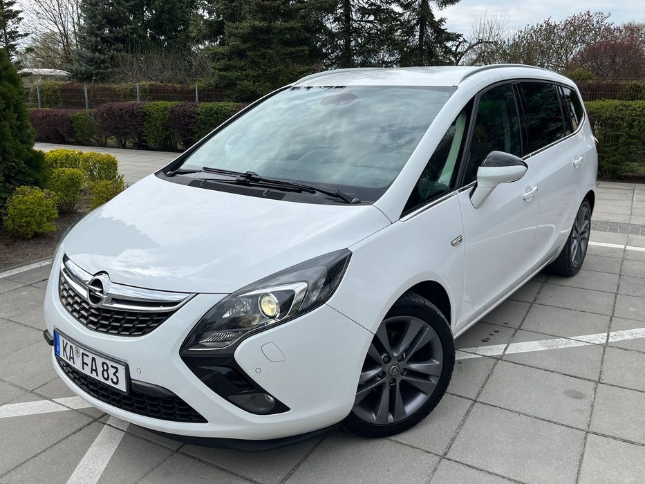 Opel Zafira 1.4T 140KM NAVI Xenon Tempomat Wielofunk Kier Zadban