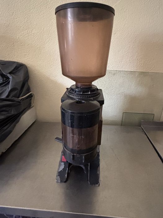 Moinho de cafe antigo