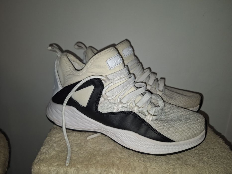 Jordan Formula 23 
White/ White-Black
