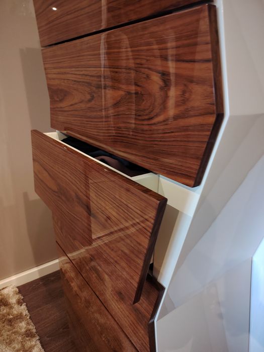 Quarto casal lacado cor creme e folha de mutene