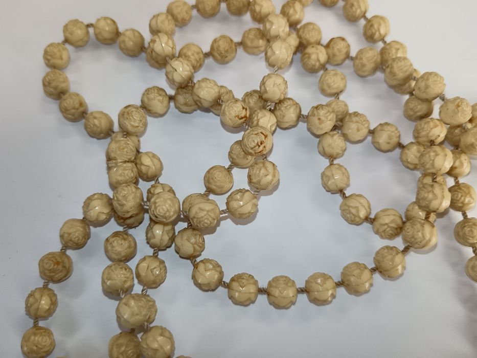 Colar comprido creme