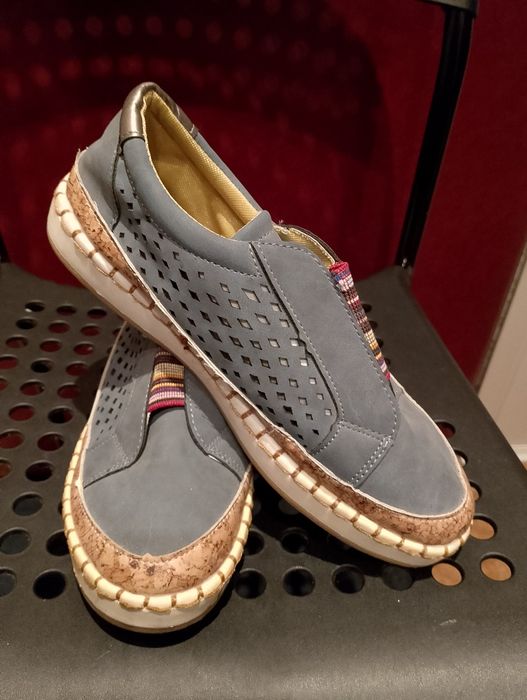 Sprzedam pół buty ażurowe