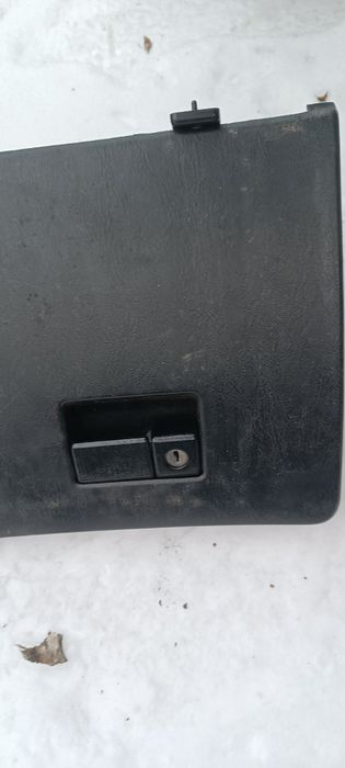 Бардачок Toyota Carina E