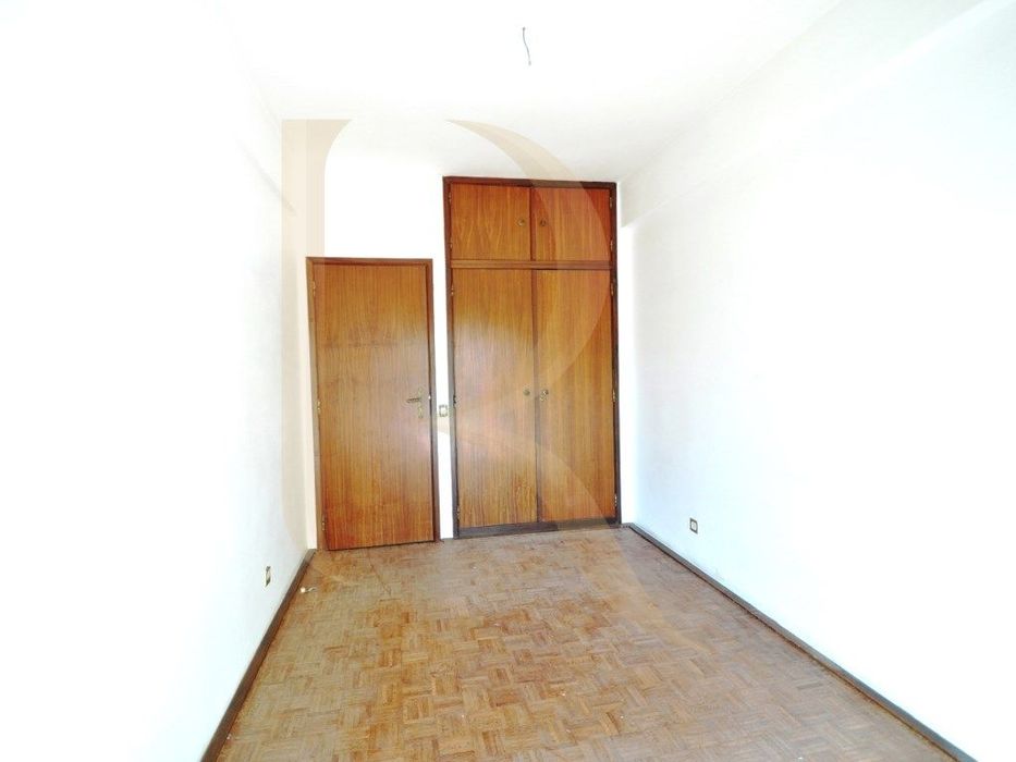 Apartamento T3 com elevador e varandas em Setúbal