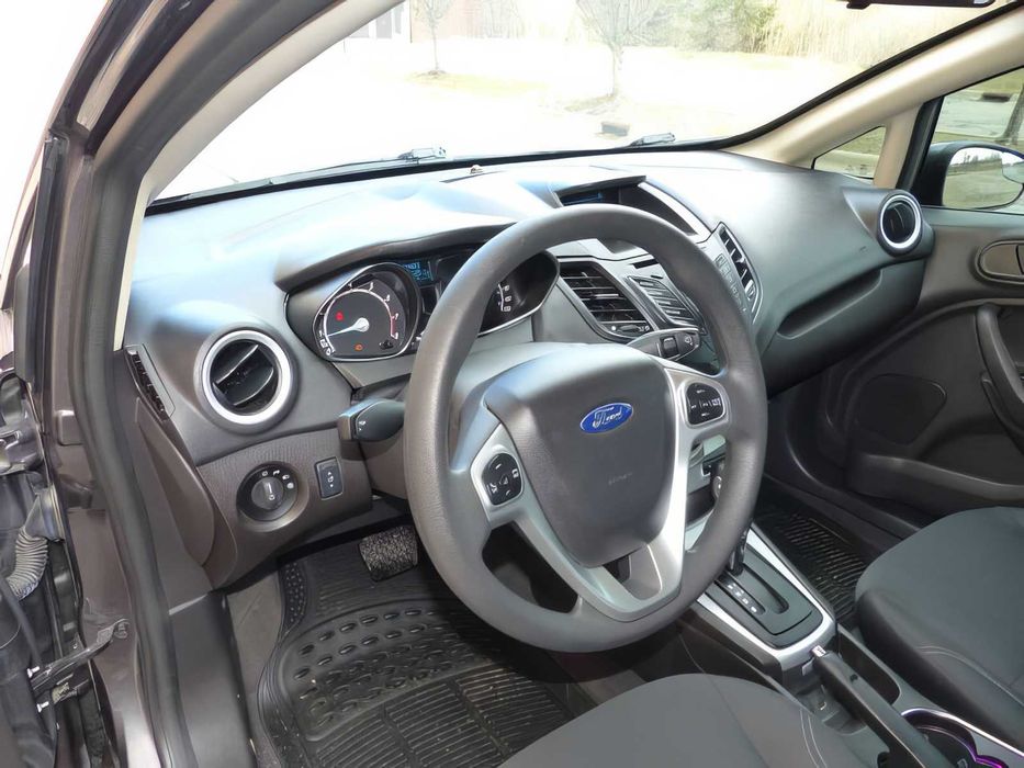 Ford Fiesta SE      2017