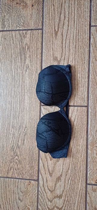 Biustonosz bez ramiączek Triumph Party Curves WHPM r. 75 B