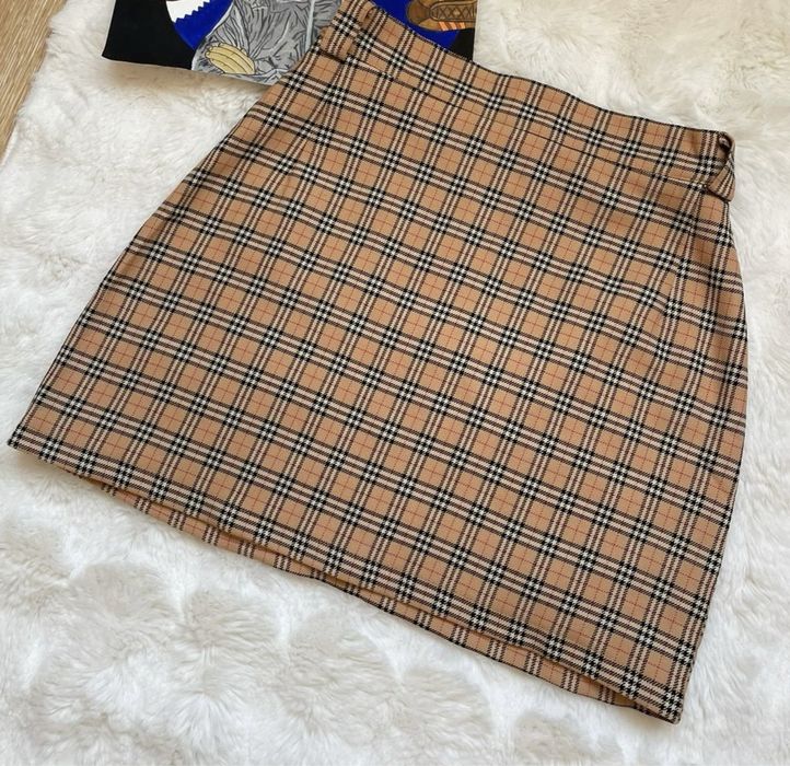 Продам спідницю в клітинку Burberry nova check