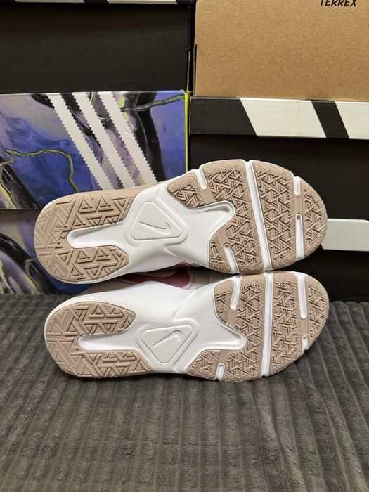 Кросівки жіночі Nike Legend Essential 2 39(25см) оригінал