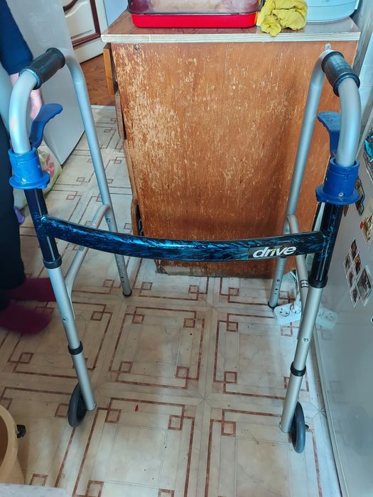 Ходунки для пожилых людей, инвалидов