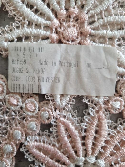Jogo em renda novo em rosa e branco