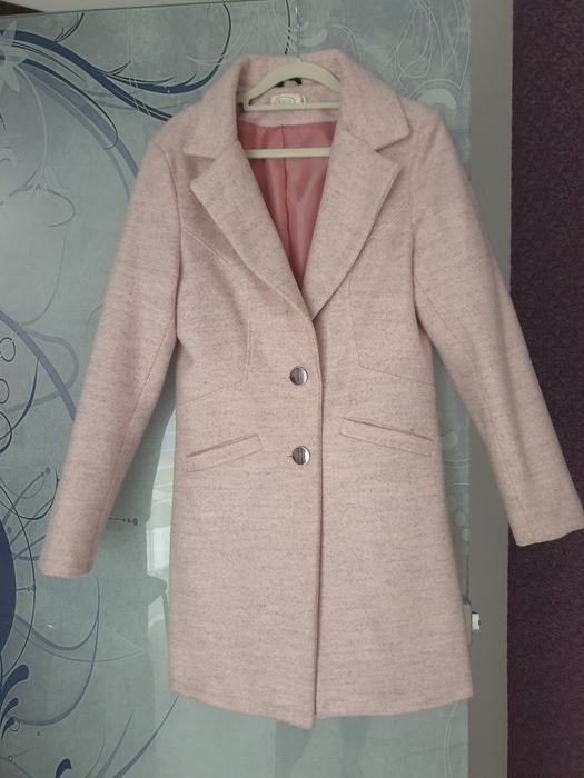 Piękny płaszczyk pudrowy róż