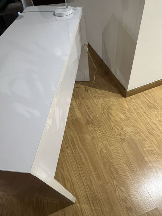 Secretária branca com duas gavetas