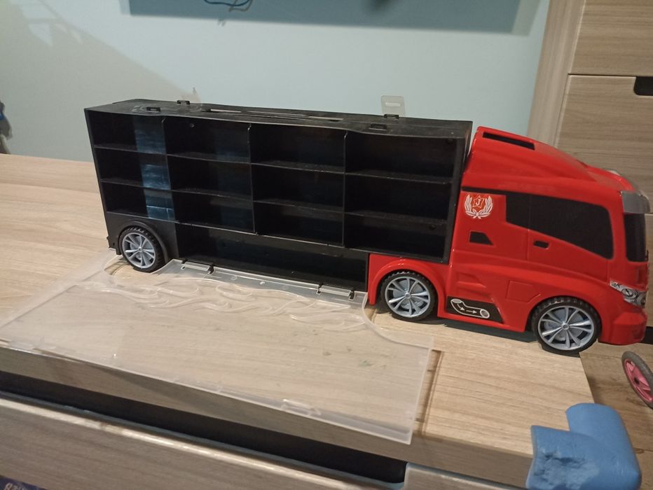 Zestaw aut samochody lawety